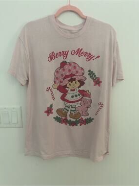 Strawberry Shortcake Berry Merry Christmas Graphic T Shirt Pink Women’s Large